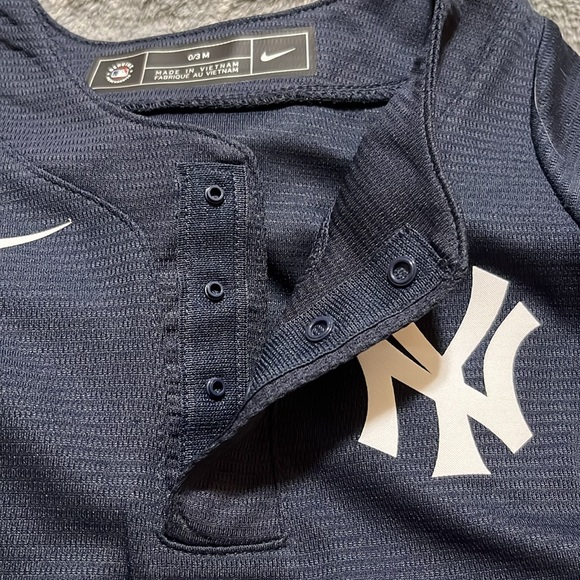 New York Yankees onesie - Picture 5 of 5
